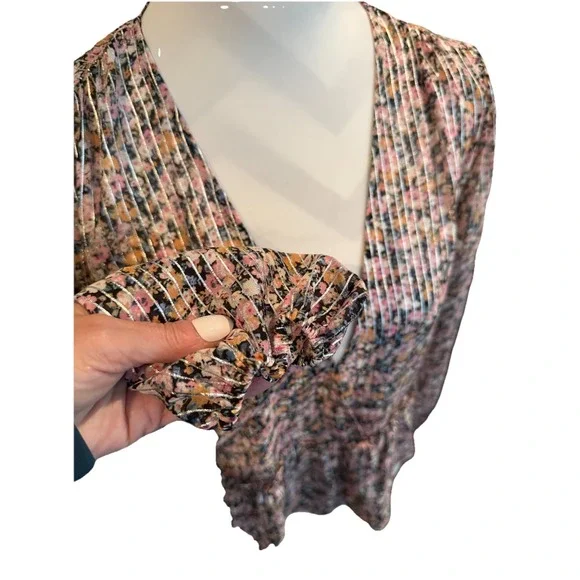 WAYF Lynwood Ditzy Floral Metallic Peplum Top SZ Med - Picture 5 of 9